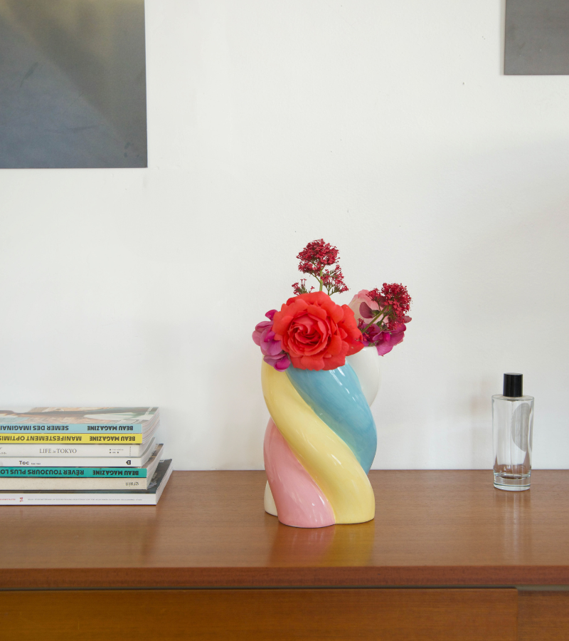 Marshmallow candy vase