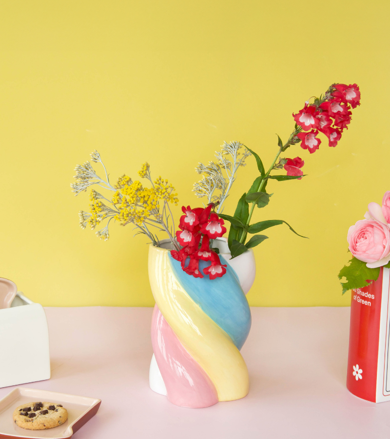 Marshmallow candy vase